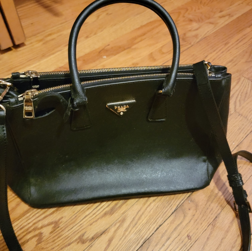 Prada for sell - Picture 3 of 8